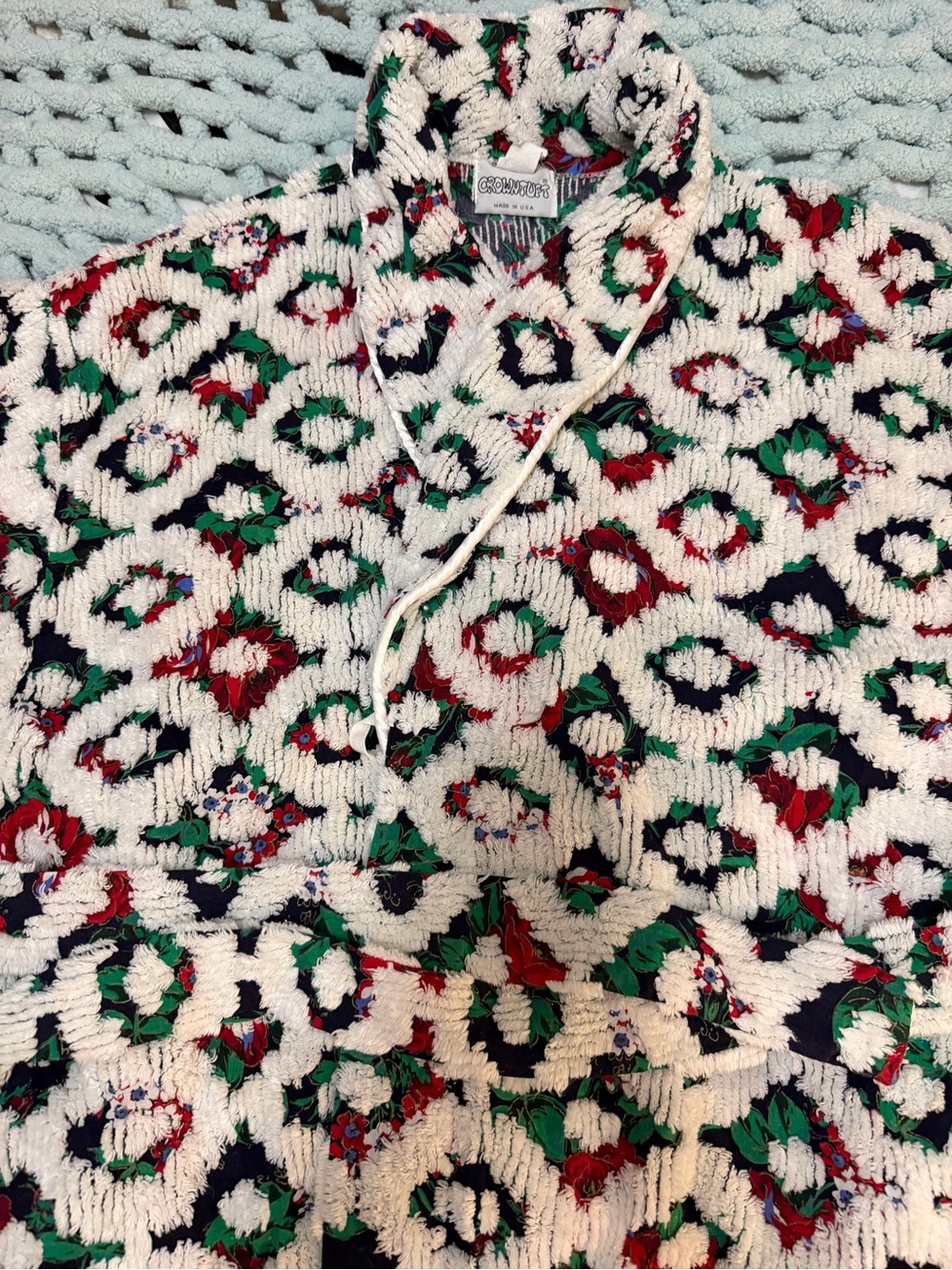 Vintage CROWNTUFT Chenille Robe Red, Green & Black Floral Print  Sz Lg - Picture 14 of 16